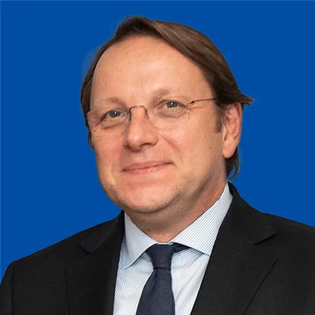 Olivér Várhelyi